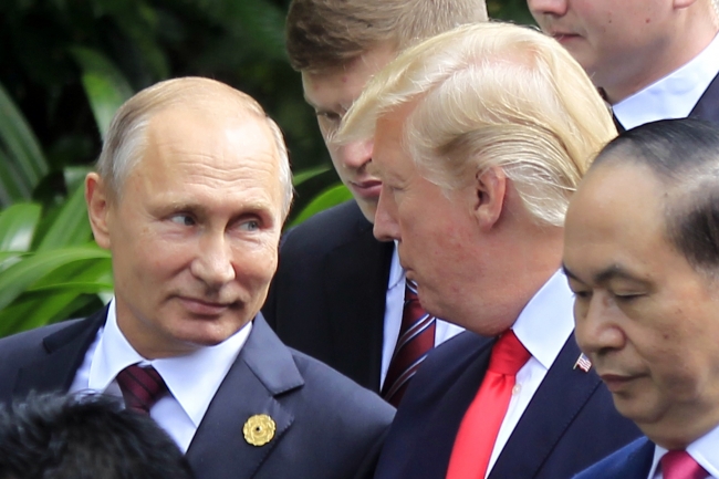 Trump-Putin zirvesine doğru