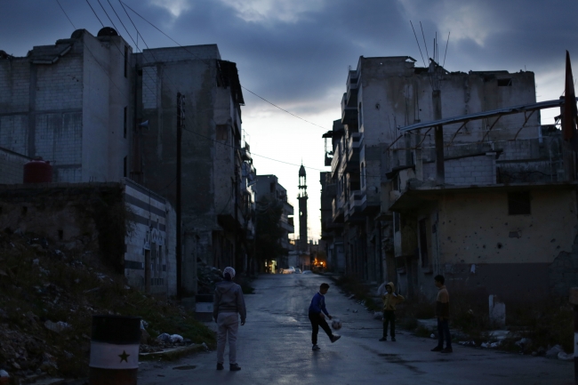 Esed ve destekçileri Kuzey Humus'un Hola ilçesini enkaza çevirdi