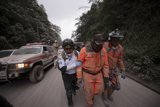 Guatemala'da yanardağ patladı: 38 ölü