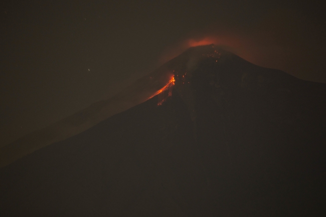 Guatemala'da yanardağ patladı: 38 ölü