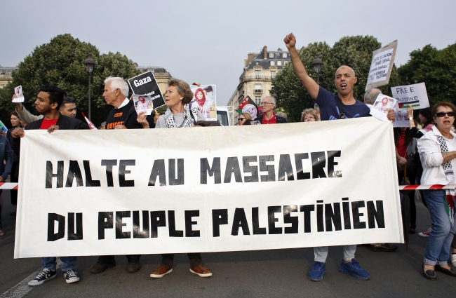 İsrail Başbakanı Netanyahu Paris'te protesto edildi