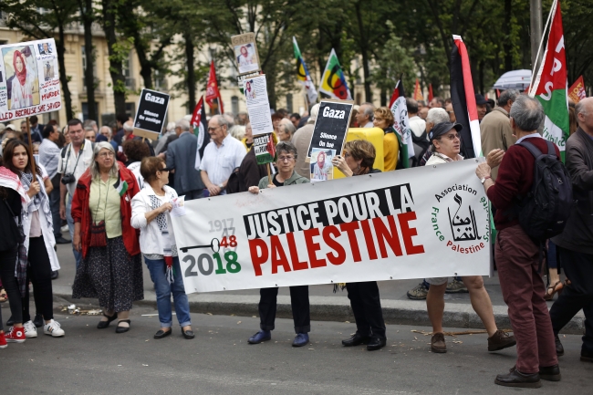 İsrail Başbakanı Netanyahu Paris'te protesto edildi