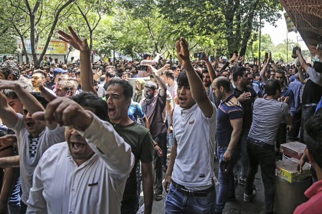 İran'da ekonomik kriz protestoları çatışmaya dönüştü