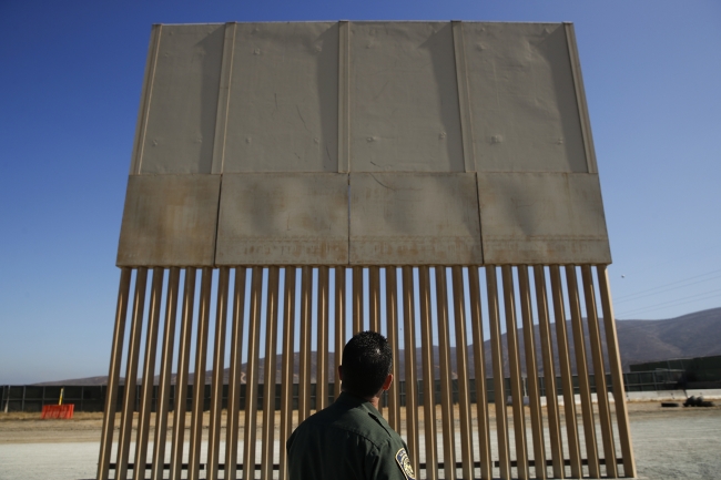 ABD-Meksika sınırında bekleyen göçmenlerin yeni hayat umudu