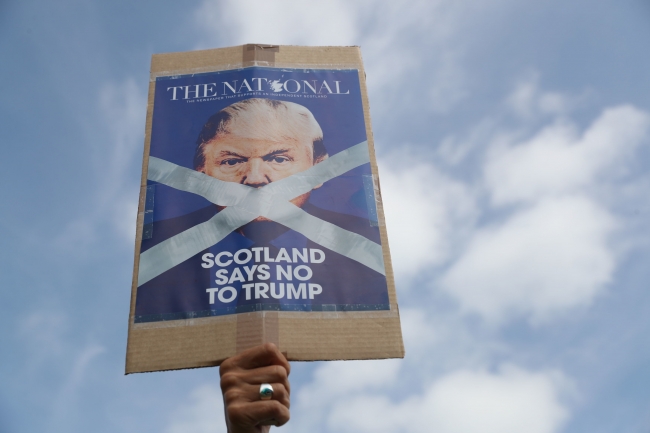 Trump İskoçya'da protesto edildi