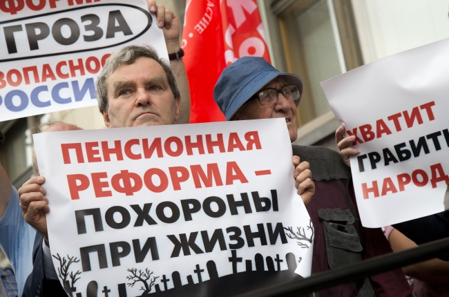 Rusya'da emeklilik yaşının yükseltilmesi protesto edildi