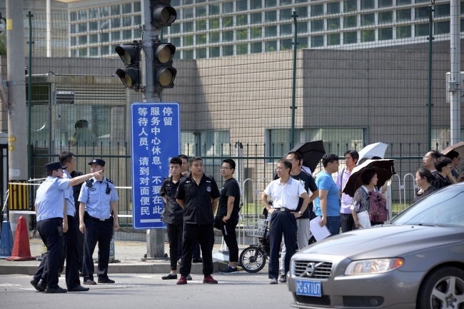 ABD'nin Pekin Büyükelçiliği önünde patlama