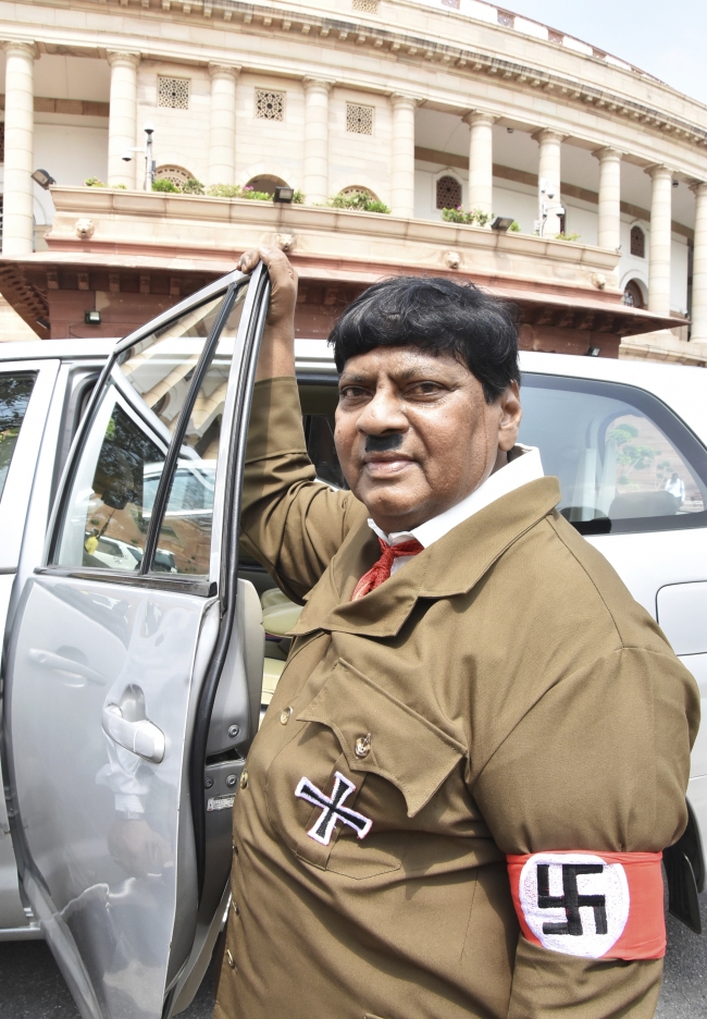 Hint milletvekili eyaletine özel statü verilmesi için Hitler'e dönüştü