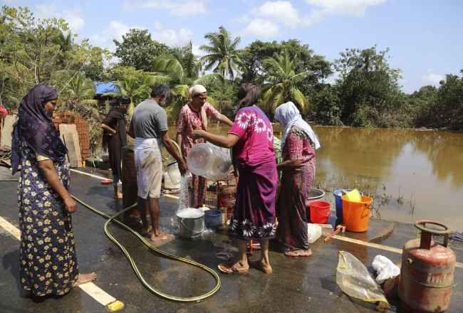 Hindistan'da son yüzyılın en büyük sel felaketi sürüyor