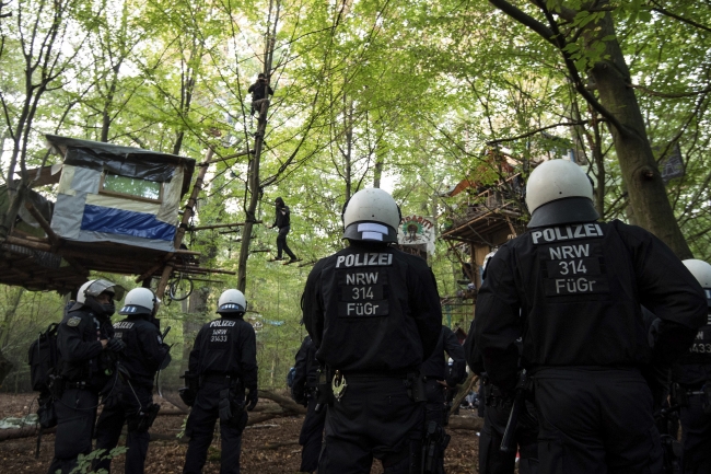 Almanya'da 28 çevreci gözaltına alındı