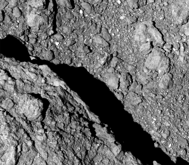 Japonya'nın uzay robotu çektiği fotoğrafları Dünya'ya yolladı