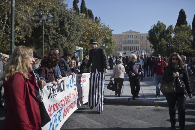 Yunanistan'da kamu çalışanları iş bırakma eylemi başlattı