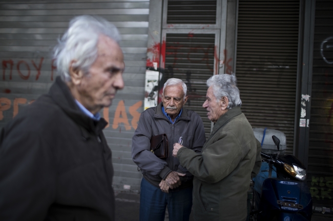 Yunanistan'da kamu çalışanları iş bırakma eylemi başlattı