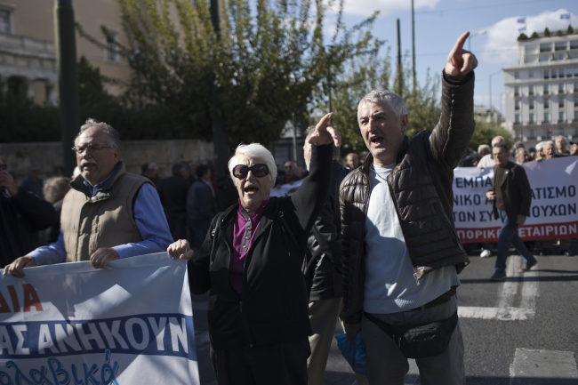Yunanistan'da kamu çalışanları iş bırakma eylemi başlattı
