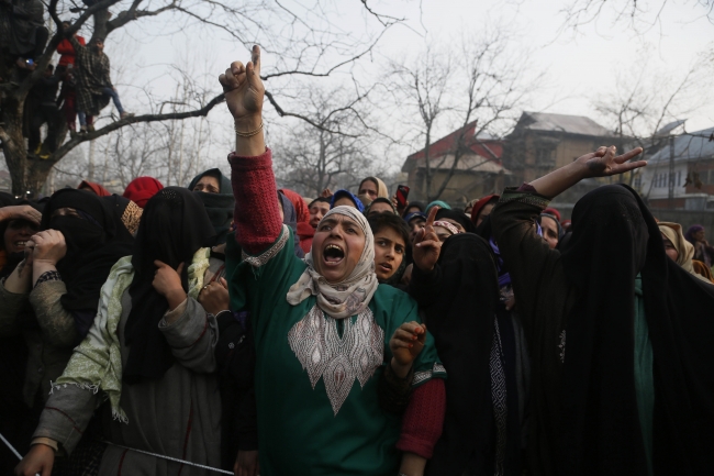 Cammu Keşmir'de çatışma: 3 direnişçi öldürüldü