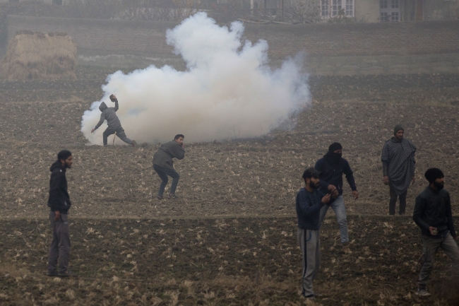 Cammu Keşmir'de çatışma: 3 direnişçi öldürüldü