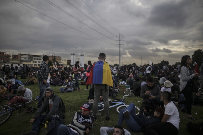 Kolombiya'da 35'ten fazla şehirde halk sokağa indi