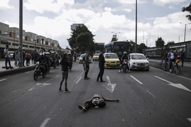 Kolombiya'da 35'ten fazla şehirde halk sokağa indi