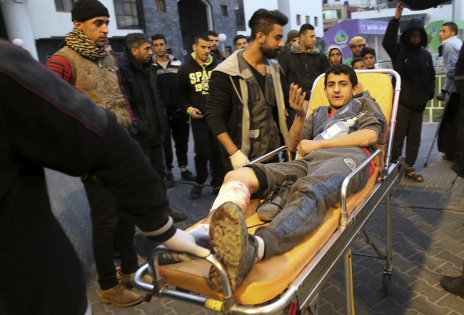 AP haber ajansı: İsrail askerleri Filistinlileri sakat bırakmak için ateş açıyor