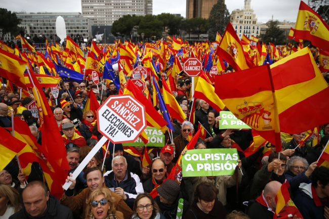 İspanyol sağından "hemen erken seçim" gösterisi