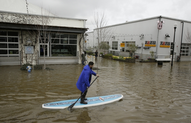 California'da sel nedeniyle 2 bin bina sular altında kaldı