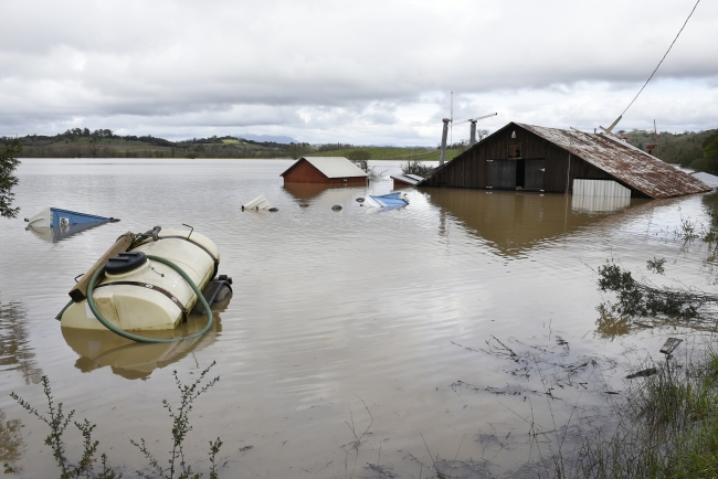 California'da sel nedeniyle 2 bin bina sular altında kaldı