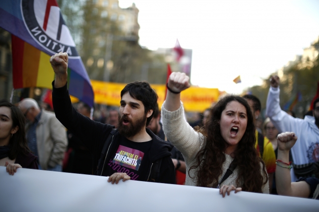 İspanya halkı aşırı sağcı parti Vox'u protesto etti