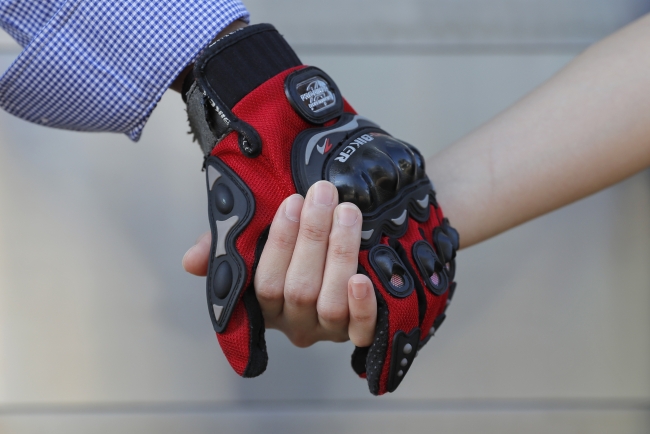 Hong Kong'da insan zinciriyle protesto