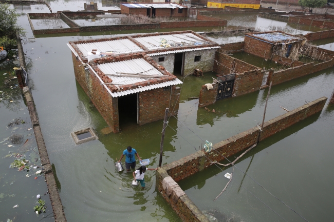 Hindistan'da sel. Fotoğraf: AP