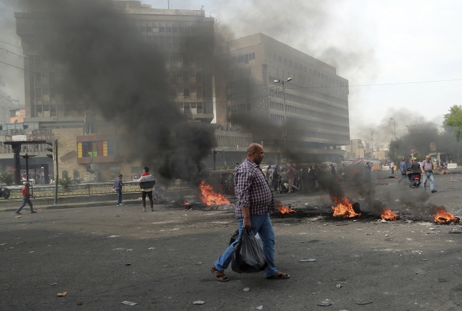 Iraklılar, işsizlik, yolsuzluk ve kamu hizmetlerinin yetersizliğini protesto ediyor. Fotoğraf: AP