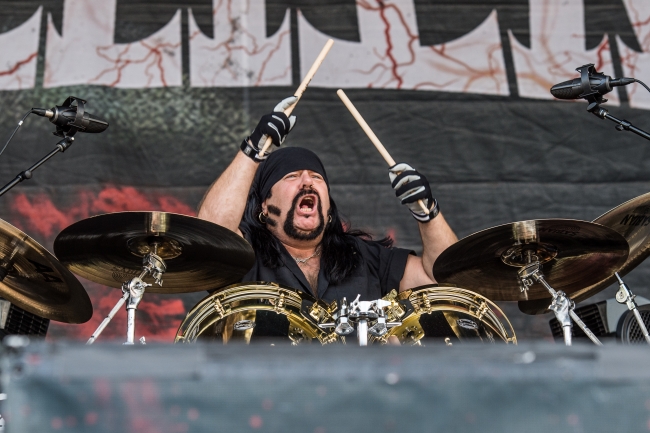 Pantera'nın kurucusu Vinnie Paul hayatını kaybetti