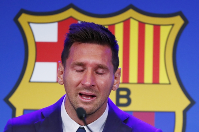 Messi Barcelona'ya gözyaşları içinde veda etti