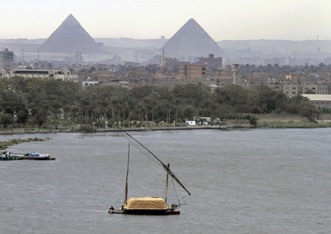 Nil Nehri ve Mısır Piramitleri. Fotoğraf: AP