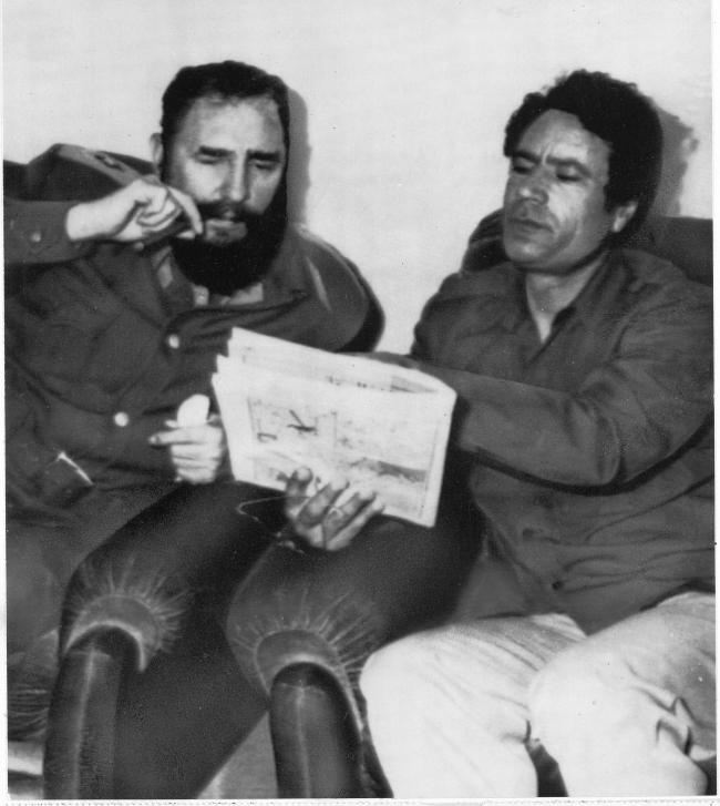 Küba lideri Fidel Castro ve Libya'yı 42 yıl boyunca yöneten Kaddafi. Fotoğraf: AP