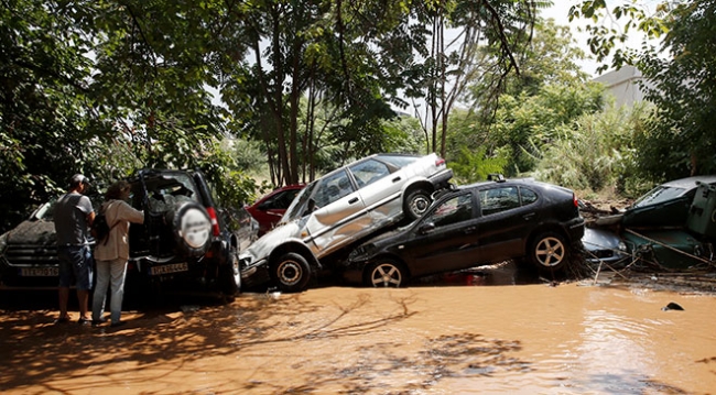 Yunanistan'ı bu kez de sel vurdu
