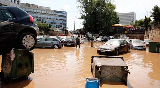 Yunanistan'ı bu kez de sel vurdu