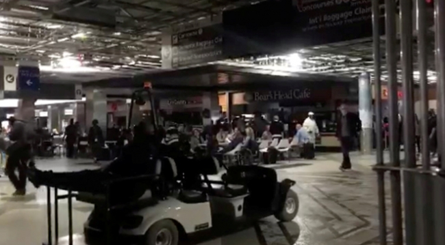 ABD'de binlerce yolcu havalimanında mahsur kaldı