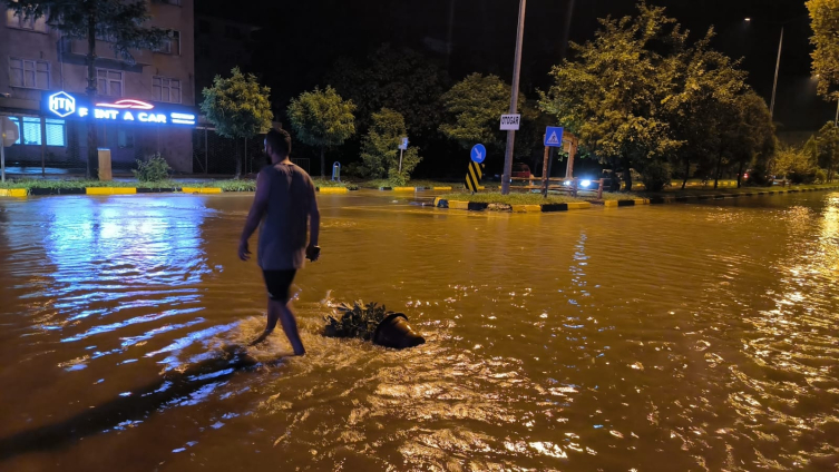 Artvin'de şiddetli yağış etkili oldu