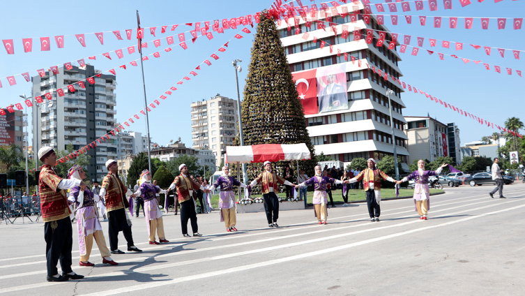 Adana'da 30 Ağustos Zafer Bayramı kutlandı