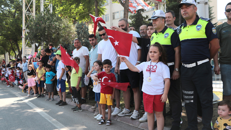 Adana'da 30 Ağustos Zafer Bayramı kutlandı