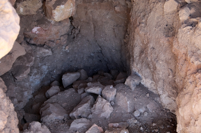 3 bin yıllık Hıdırbaba Höyüğüne defineciler zarar verdi