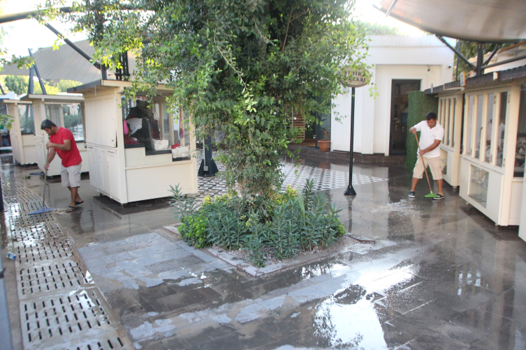 Bodrum'da içme suyu isale hattı patladı