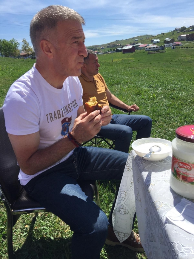 Ahmet Ağaoğlu'ndan genç futbolculara ziyaret