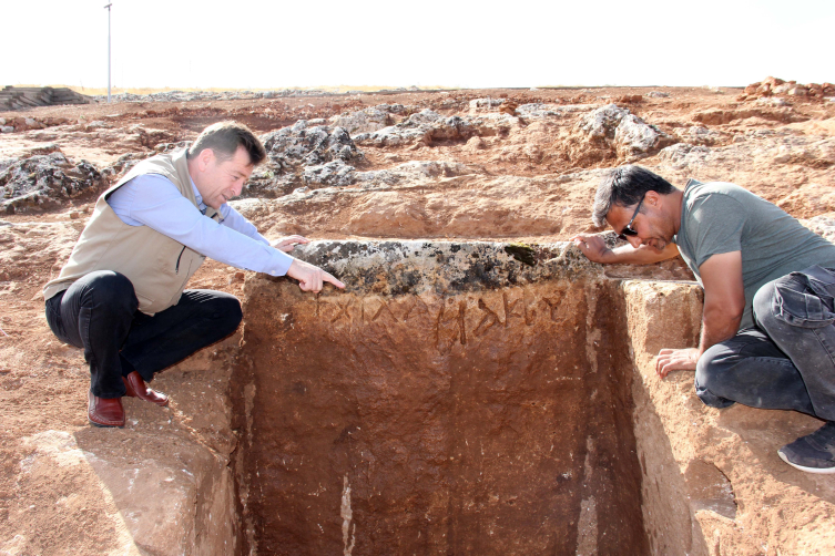 Perre Antik Kenti'nin en büyük yazıtlı mezarı bulundu