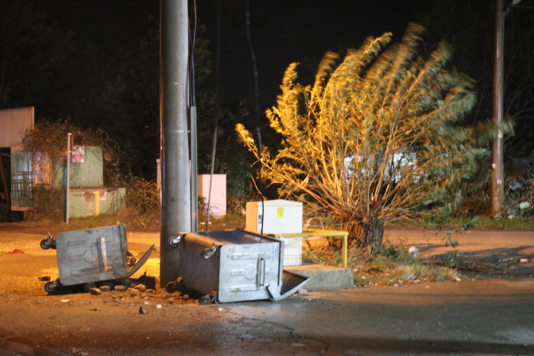 Fırtına, Sakarya’nın turistik ilçesini yıktı geçti
