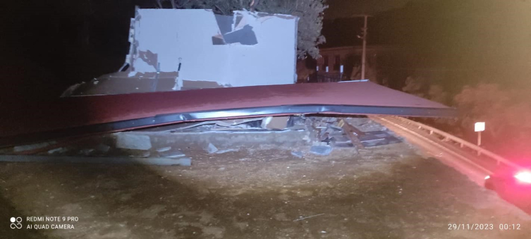 Yalova'da beton blok kara yoluna düştü