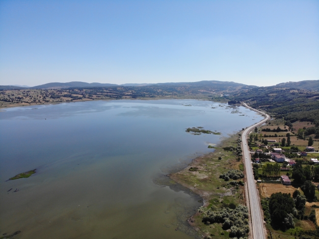 Ladik Gölü'nde kara göründü