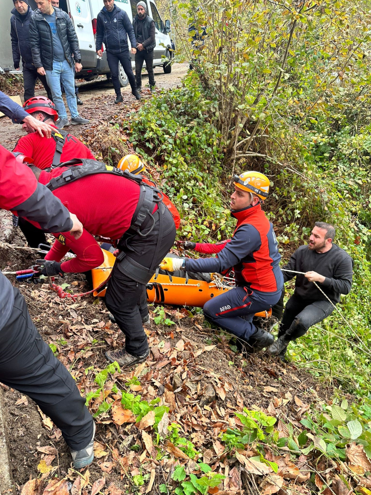 Kaza yaptığı araçta saatler sonra ölü bulundu