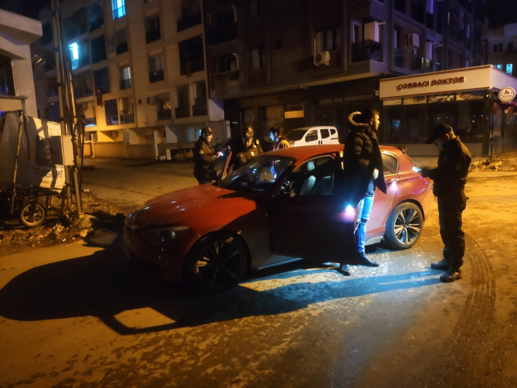 Polisten okul çevrelerine sıkı denetim: 192 kişiye idari işlem