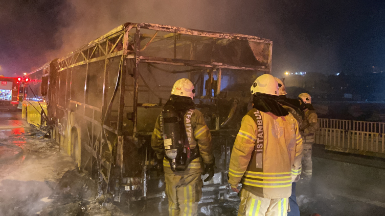 Bahçelievler'de İETT otobüsü yandı
